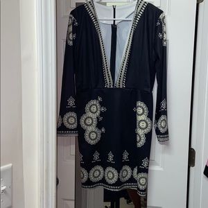 Plunge neck line nwot form fits the body